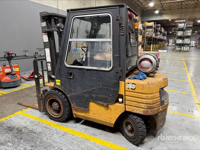 MONTACARGAS CATERPILLAR GP25