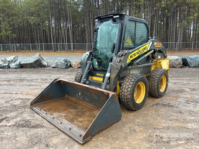 2019 New Holland L220 を見 Skid-Steer Loader
