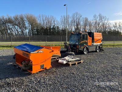2021 Boschung Pony P4T Snow Plow Camion balai