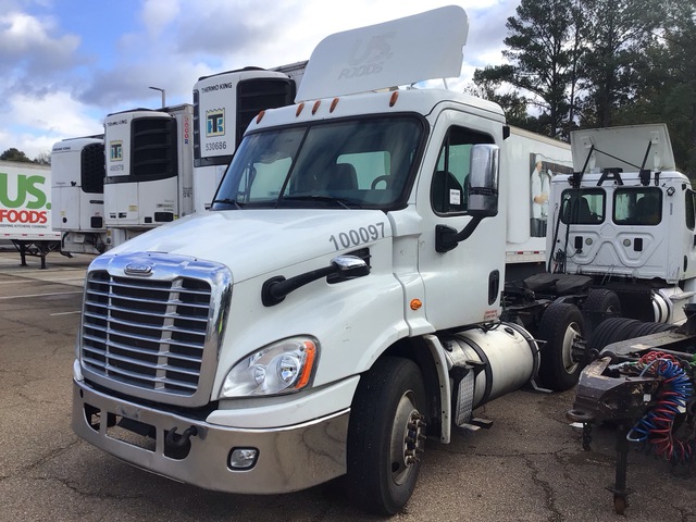 2013 Freightliner CA113 4x2 S/A Day Cab Truck Tractor (Inoperable)