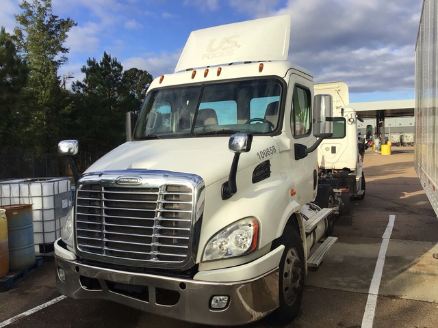 2016 Freightliner Cascadia 113 4x2 S/A Day Cab Truck Tractor (Inoperable)