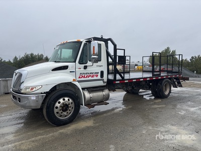 2013 International DuraStar 4300 4x2 Camion à Plateau
