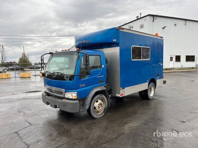 2006 International CF 600 4x2 COE ユーティリティトラック (Inoperable)