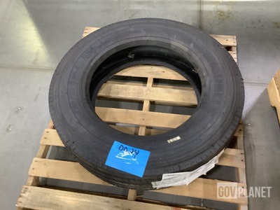 Michelin 255/70R22.5 Tire