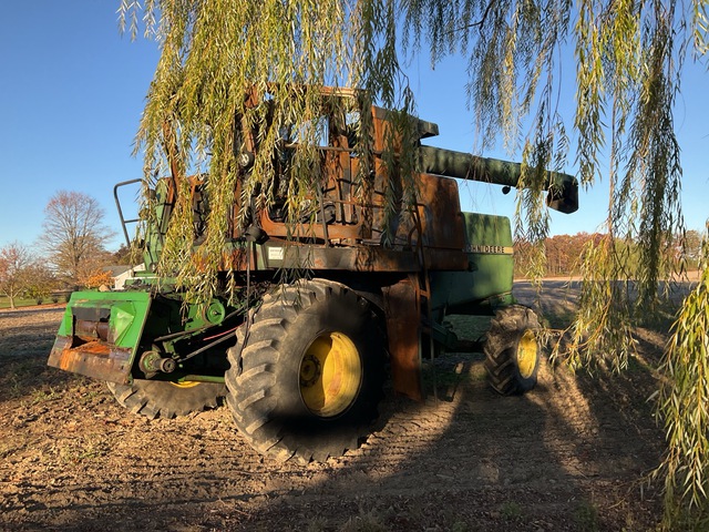 John Deere 6620 4x4 Combine Harvester (Inoperable)