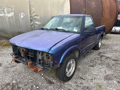 1994 Chevrolet S-10 4x2 Pick-up (Inoperable)