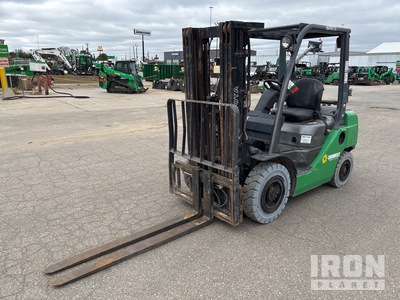 2015 Toyota 8FGU25 4750 lb Pneumatic Tire رافعة شوكية