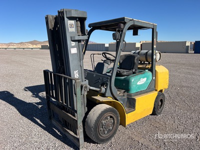 2005 Komatsu FG40ZT-8 7700 lb Pneumatic Tire Forklift (Inoperable)