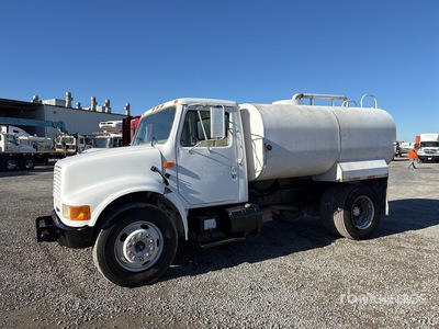 1999 International 4000 2000 gal 4x2 Wassertank-Lkw