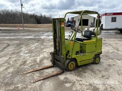 1970 Towmotor T40-4024 4000 lb Cushion Tire Forklift