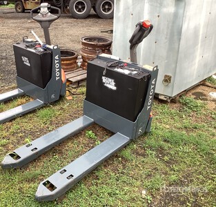 Toyota 8HBW23 Pallet Jack