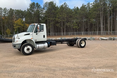 2017 International 4300 4x2 Cabina y chasis