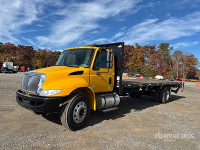 2019 International 4300 4x2 Platte vrachtwagen