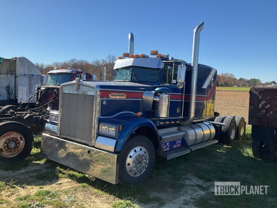 1985 Kenworth W900 6x4 T/A Slaapcabine Trekker (Inoperable)