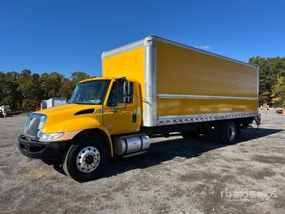 2019 International 4300 4x2 شاحنة فان