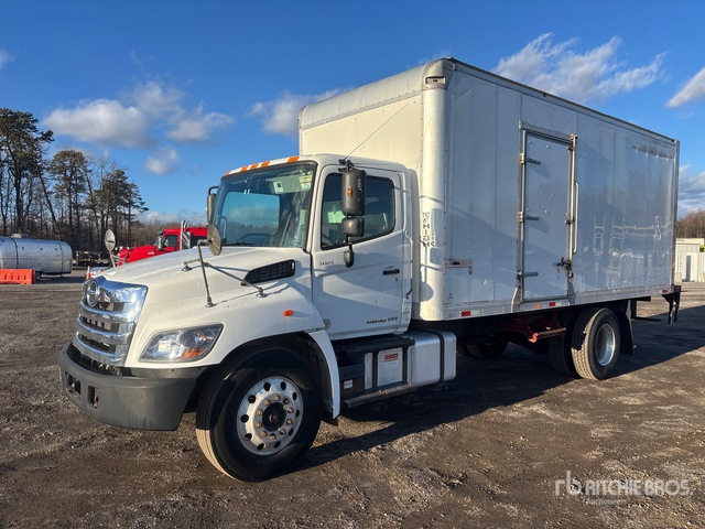 2020 Hino 338 4x2 Van Truck