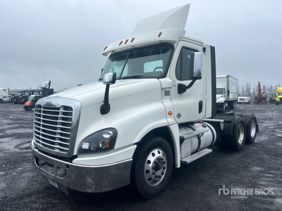 2018 Freightliner Cascadia 125 6x4 T/A Day Cab Truck Tractor