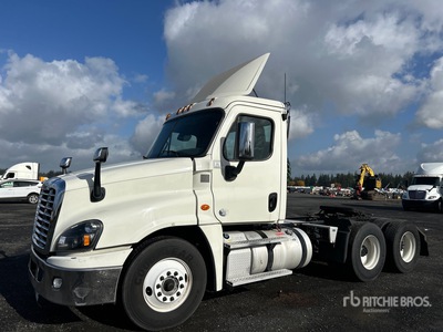 2018 Freightliner Cascadia 125 6x4 تراكتور شاحنة نهارية (ثنائية المحور)
