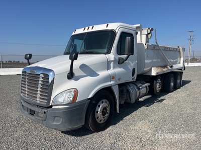2018 Freightliner Cascadia 125 8x4 Camion à benne basculante Tridem