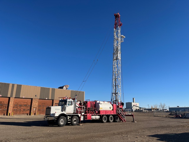 2013 (unverified) Irontech M72T-70 72 Ft Free Standing Double Rod Service Rig