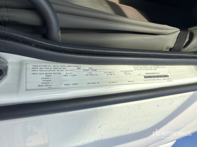 2023 Volvo VNL760 6x4 T/A Sleeper Truck Tractor