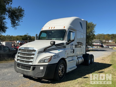 2018 Freightliner Cascadia 6x4 T/A Day Cab Truck Tractor