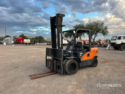 2020 Doosan D35S-7 7400 lb Pneumatic Tire Forklift