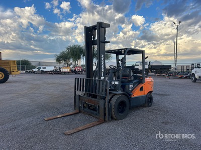 2020 Doosan D35S-7 7400 lb Pneumatic Tire Forklift