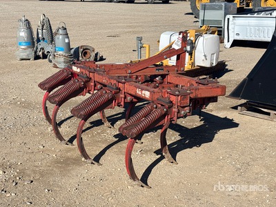 Massey Ferguson 126 6 ft 4 in 3-Point 3 Point Hitch Cultivator