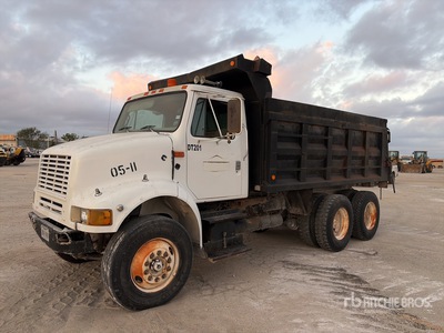 2001 International 8100 6x4 Camion à benne basculante D/E