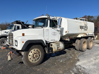 1995 Mack RD690S 6x4 Water Truck