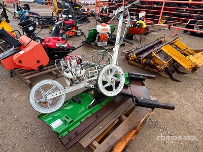 Quantity of (2) Lawn and Garden Divers - autres