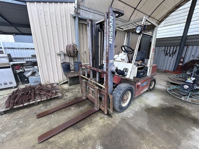 1990 Nissan PH02 7192F 25U Forklift