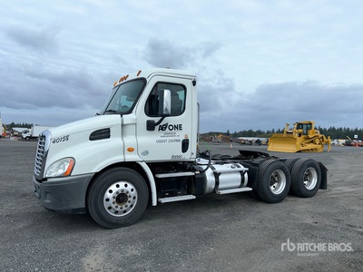 2013 Freightliner Cascadia 113 6x4 T/A Day Cab Truck Tractor