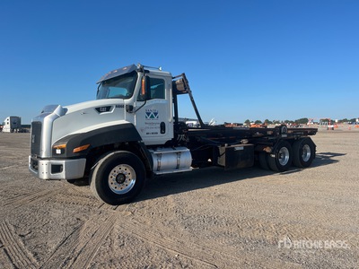 2013 Cat CT660S Roll-off vrachtwagen