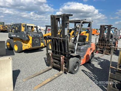 2014 Toyota 8FDU30 4750 lb Pneumatic Tire Forklift