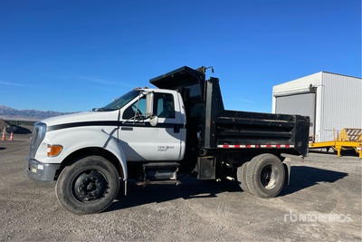 2007 Ford F-750 XLT 4x2 Dump Truck