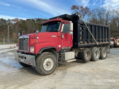 2000 International 5500i 8x4 Tri/A Dump Truck