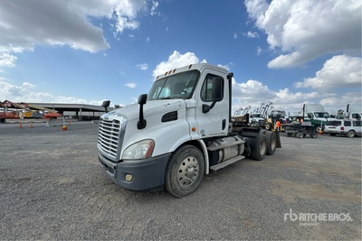 2012 Freightliner Cascadia 113 6x4 トラックトラクター（T/A）