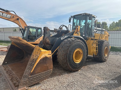 2016 John Deere 824K Wheel Loader