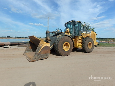 2016 John Deere 824K Chargeuse sur pneus