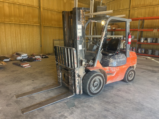 2003 Toyota 7FGU30 6000 lb Cushion Tire Forklift