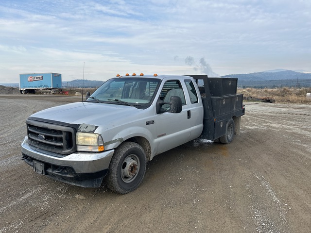 2003 Ford F-350 XL 4x2 Extended Cab Flatbed Truck