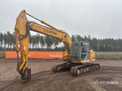 2012 Kato HD823MRVLC Tracked Excavator