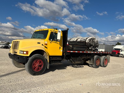 2000 International 4900 750 gal 6x4 Camion à eau avec plateforme