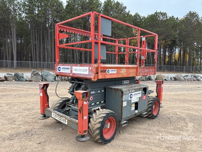 2016 Skyjack SJ6832 RT 4x4 Dual Fuel シザーリフト