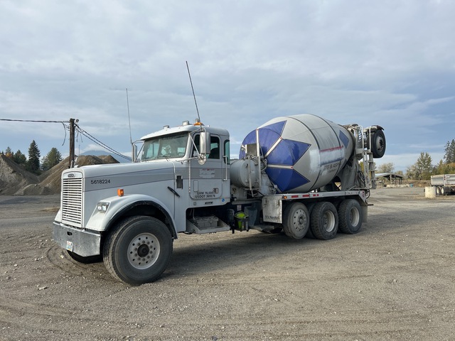 2002 Freightliner FLD 120 10x4 Mixer Truck