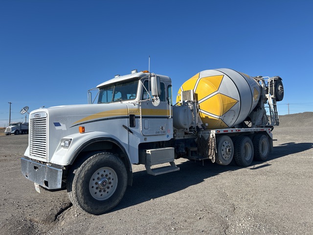 2001 Freightliner FLD 120 10x4 Mixer Truck