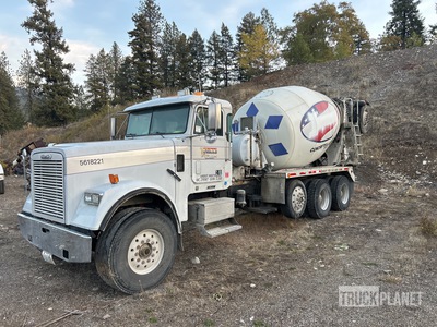 2001 Freightliner FLD 120 6x4 Mixer Truck