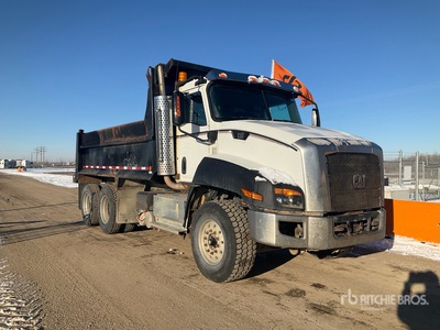 2015 Cat CT660S Tipper Truck